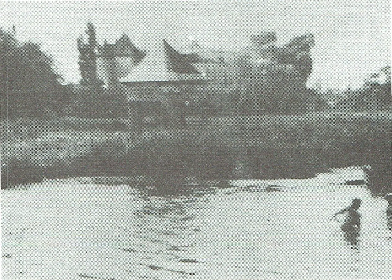 Der Schlossteich als Badeplatz der Jugend (Mai 1943).
