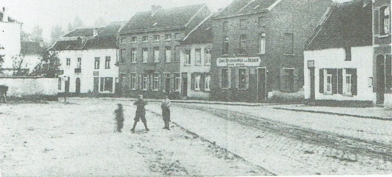 «Groot Specerijenhuis van Dieghem», hoek St.-Korneliusstraat en Haachtsesteenweg, op de Plaats (1910).