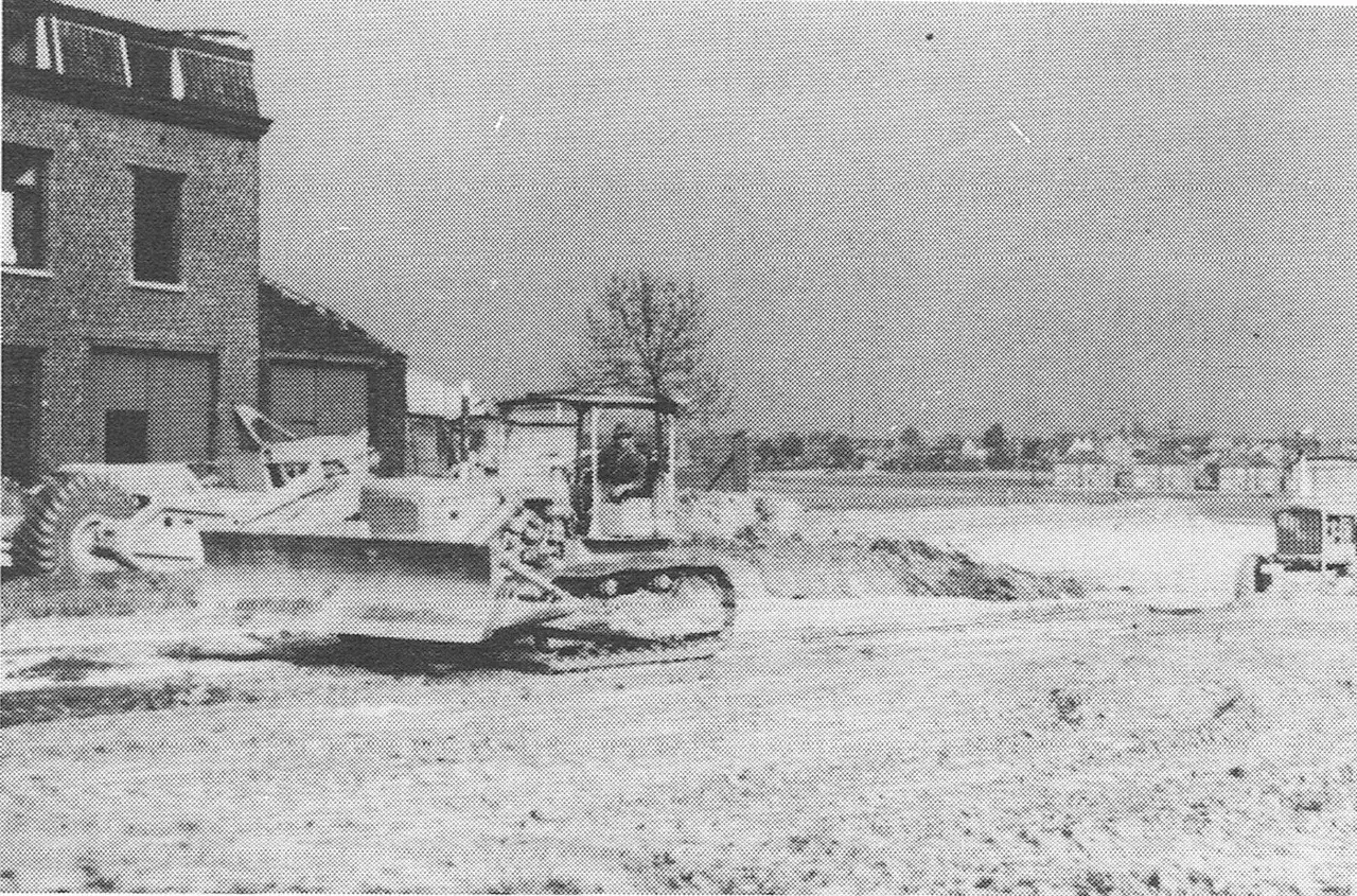 Begin van de afbraak van de eerste huizen van Diegem-Lo (1970).