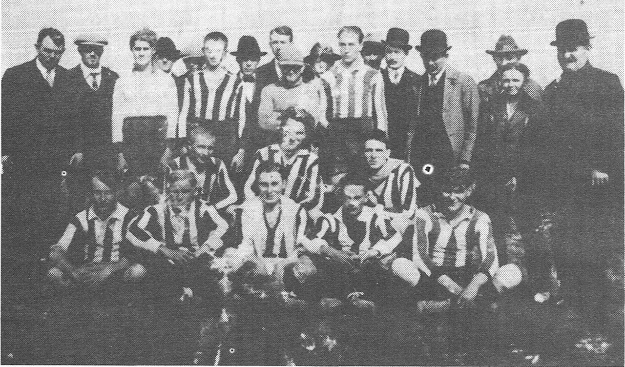 De eerste ploeg van Dieghem-Sportif, omstreeks 1925.