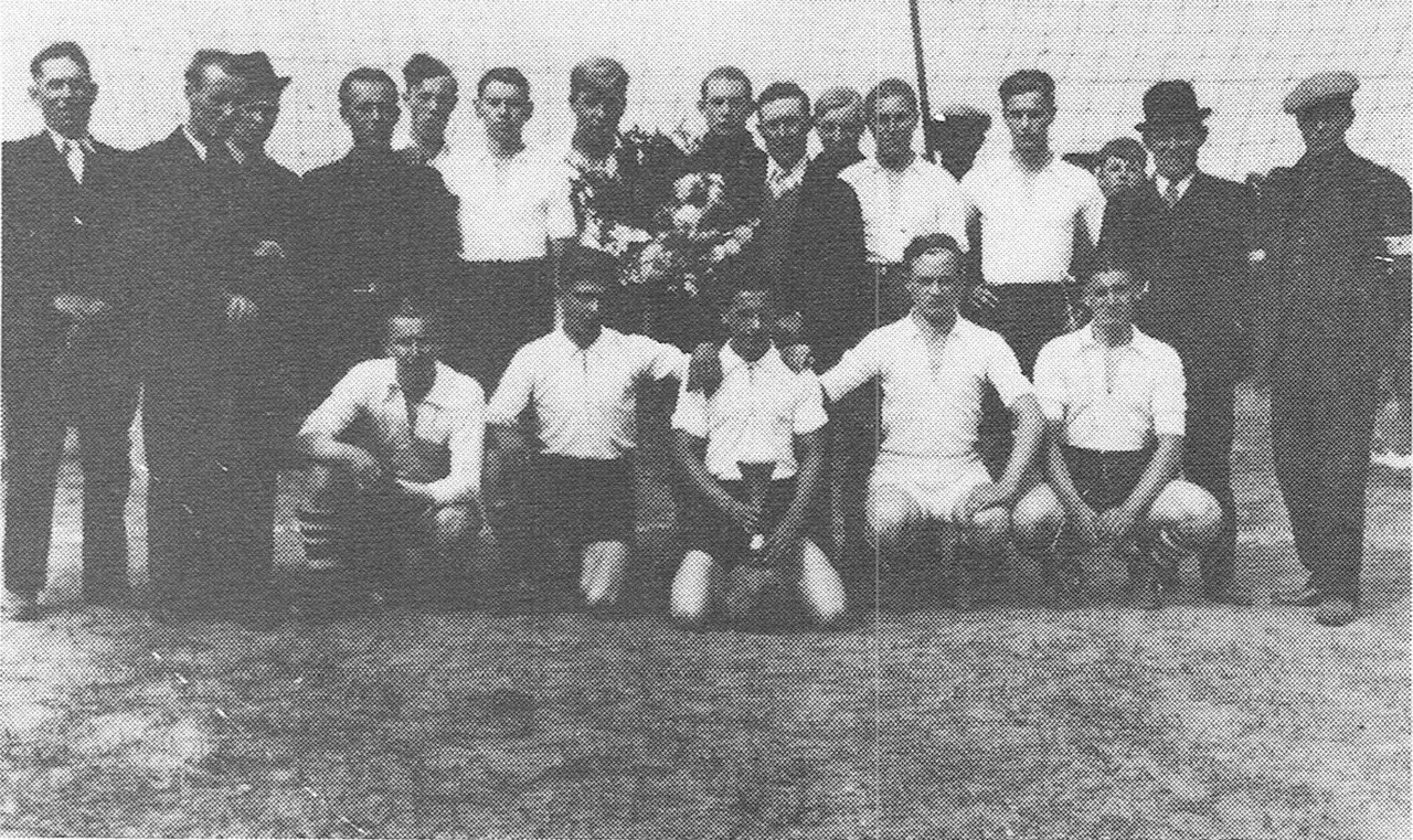 De voetbalploeg van Diegem-Lo rond 1940.