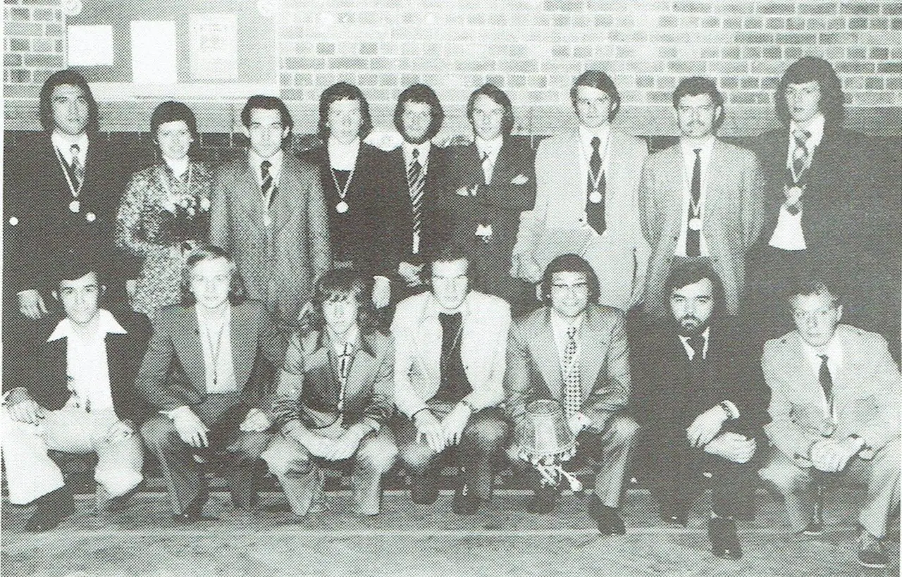 De eerste ploeg van Diegem-Sport, kampioen in tweede provinciale (1973-74).