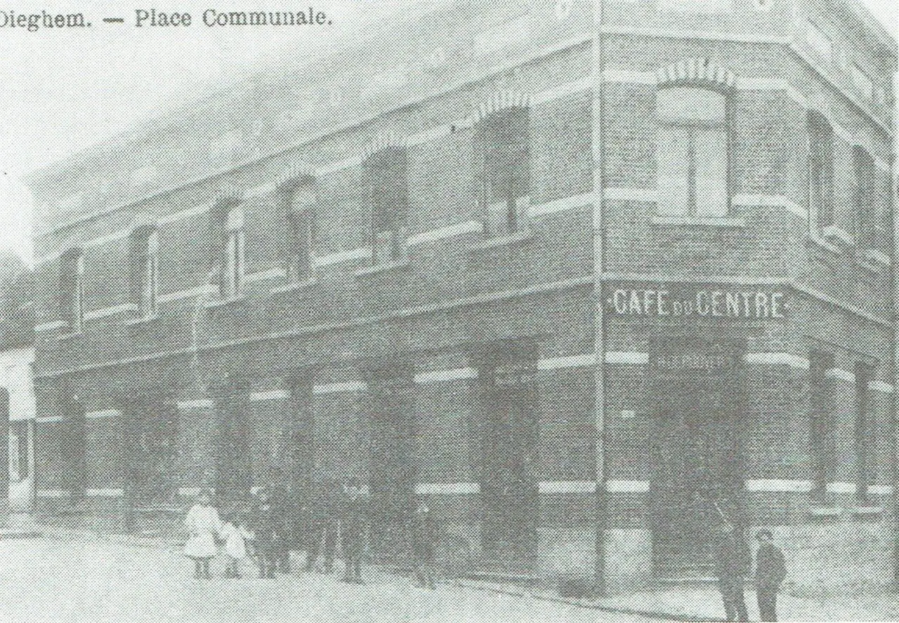 ‚Salle au Carabinier de l'Yser‘ und ‚Café du Centre‘ von H. Deroover (1920).