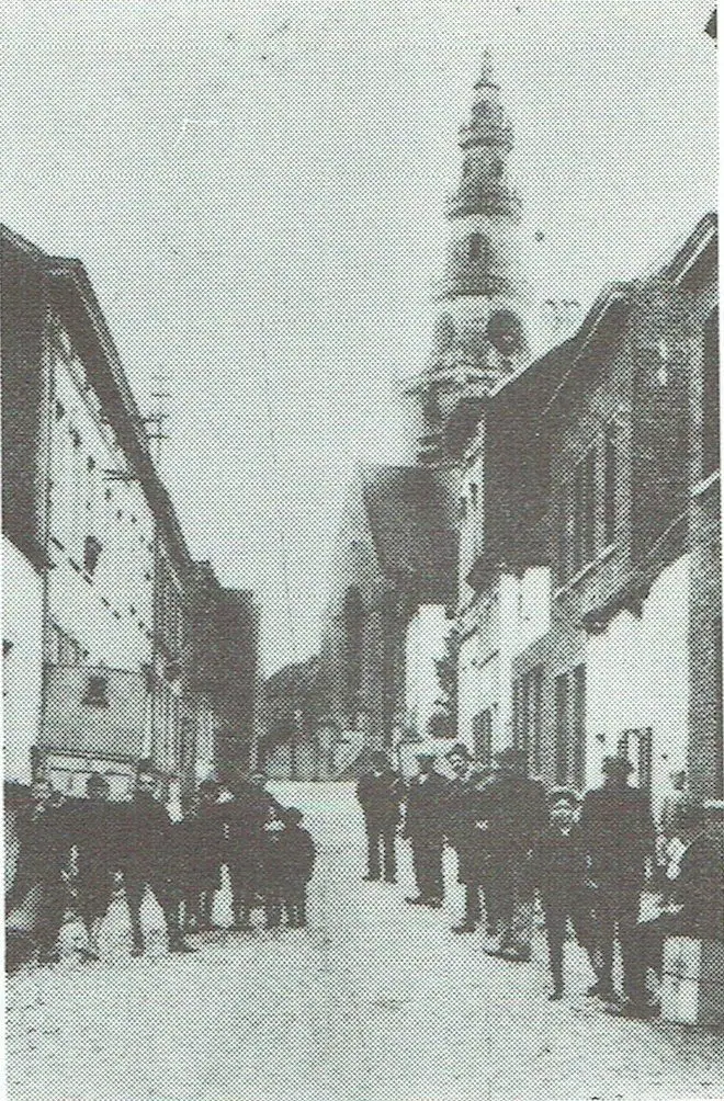Die Kerkstraat mit Blick auf die Kirche 1925.
