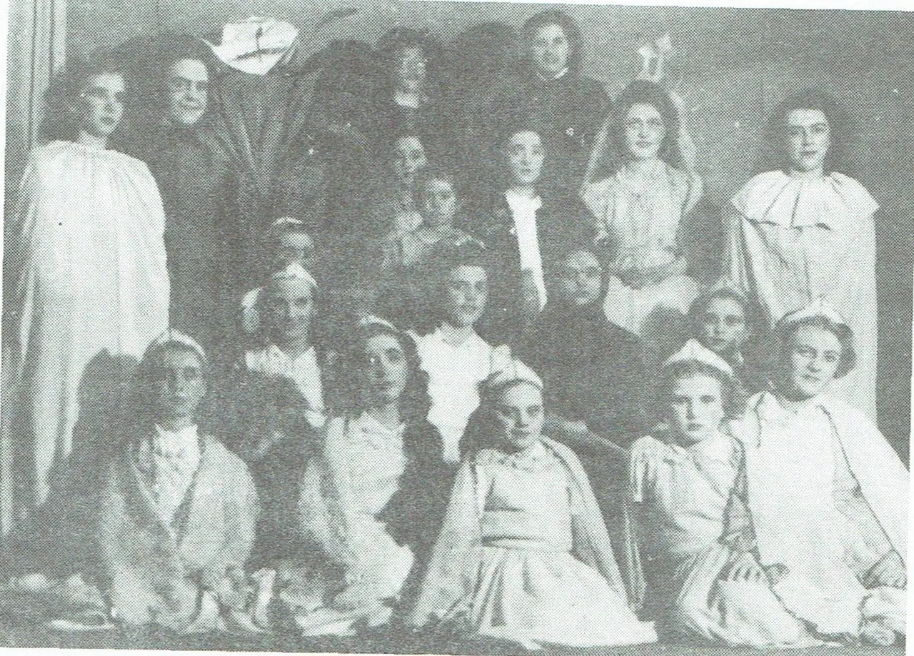 Theateraufführung der Chiro-Mädchen im Gildenhuis (9. März 1947).