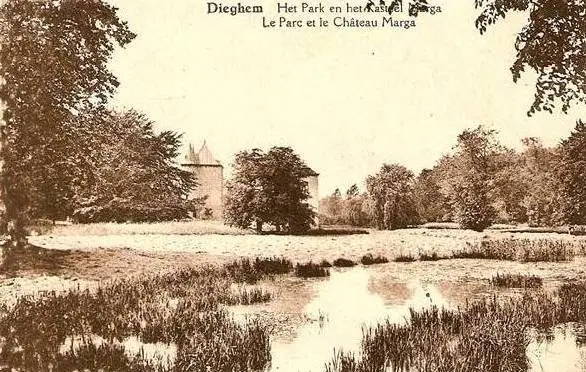 Oude prentkaart: het park en kasteel Marga aan het water.