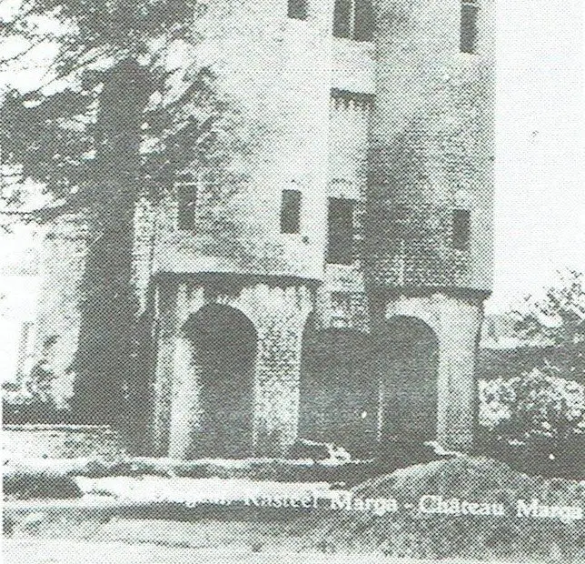 Het poortgebouw rond 1935.