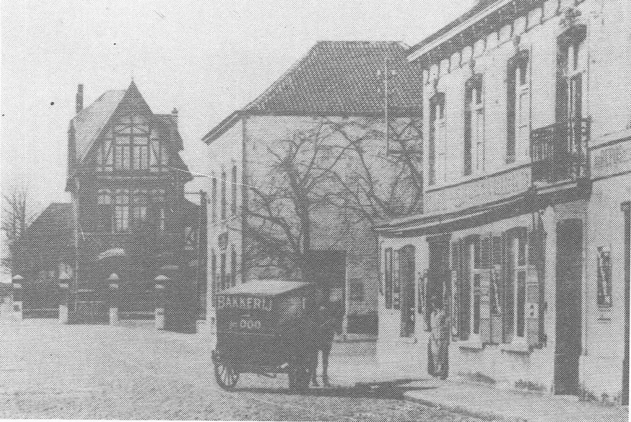 Der Wagen der Bäckerei von Frans Knop am Café Sportvriend am Bahnhofsplatz.