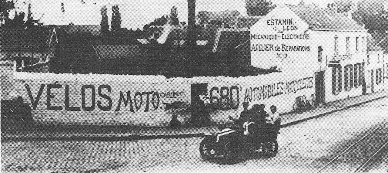 Garage en ‘Estaminet Chez Léon’, hoek Zaventemse- en Haachtsesteenweg (1904), met zicht op de Grooten Molen en Refragor.