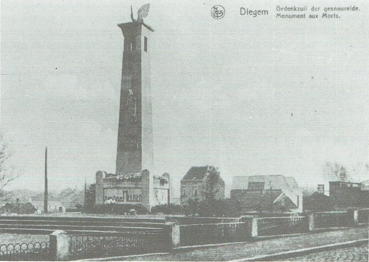 Het gedenkteken voor de gesneuvelden in 1930.