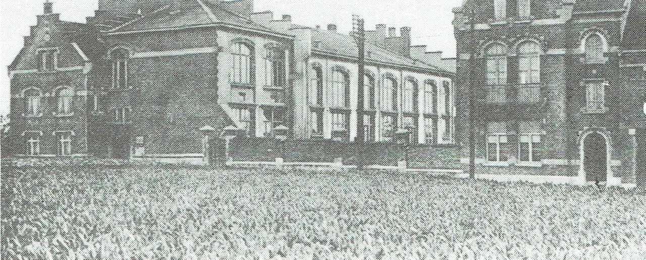 De nieuwe gemeenteschool aan de Zaventemsesteenweg (1924).