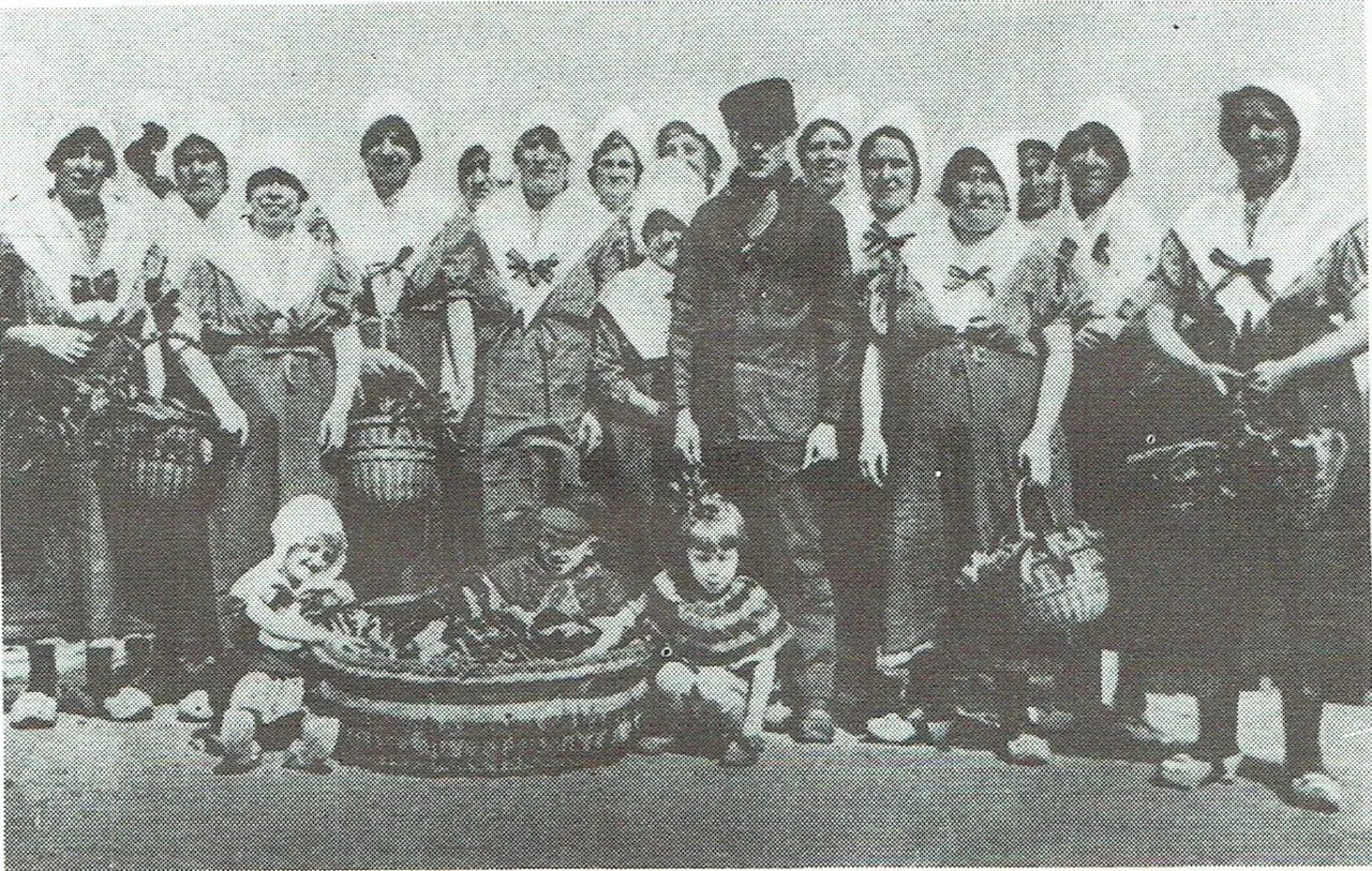 ‘Zingende boerinnen’ in de stoet van 1930.