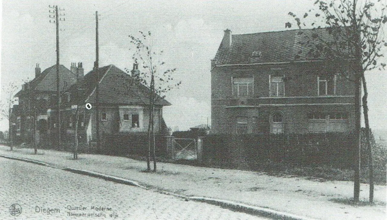 Der Haachtsesteenweg kurz hinter dem Straßenbahndepot, Richtung Wasserturm.