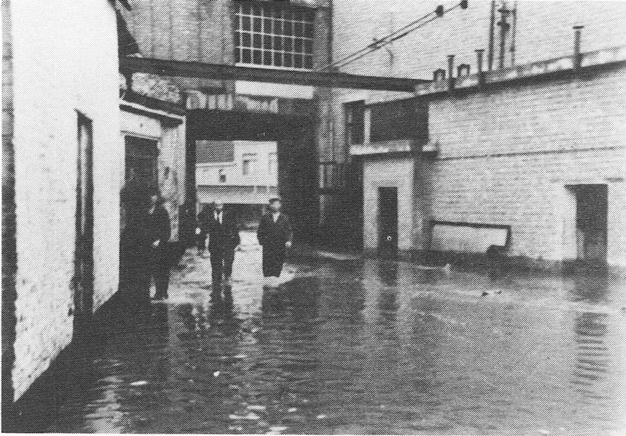Overstroming in de fabriek (1939).