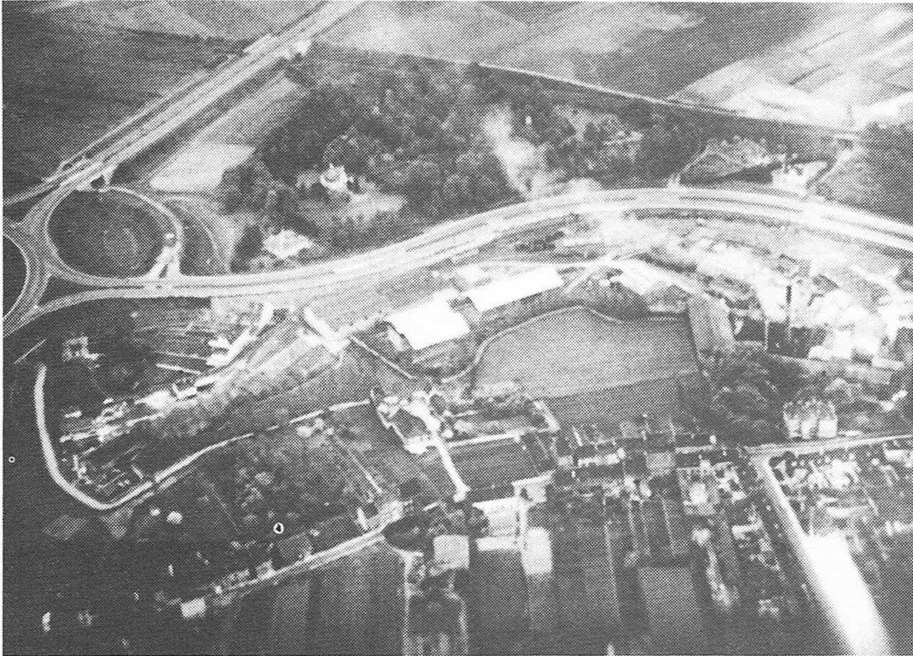 Luchtfoto van de fabriek (mei 1952).