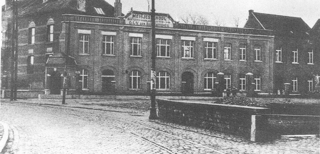 Der neue Flügel der Mädchenschule Sankt Josef (nach 1930).