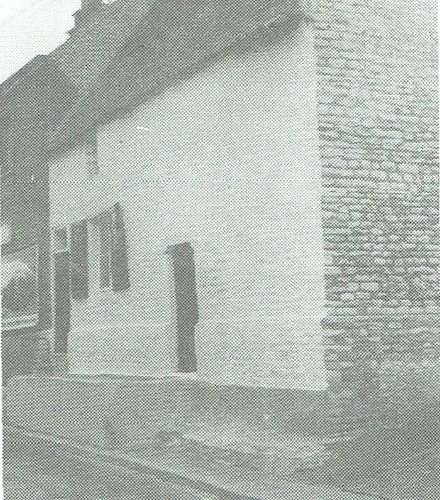 St.-Corneliusstraat 30: een 17de-eeuws huisje, misschien de eerste pastorie of de kosterswoning, afgebroken in 1978.