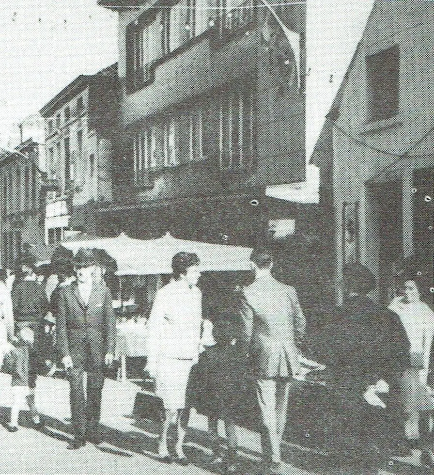 Drukte in de Kerkstraat op paasmaandag 1970.