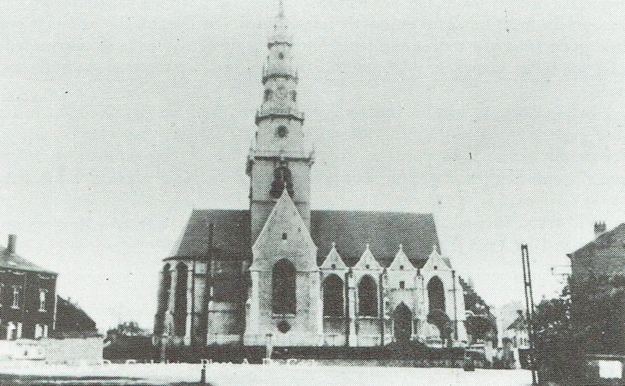 De kerk met haar torenspits van 1654.