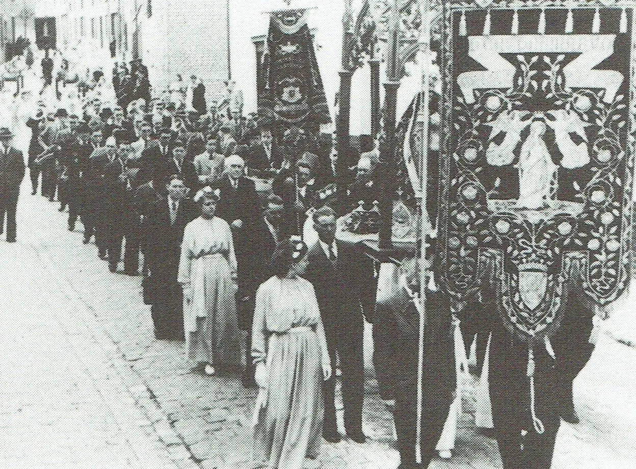 Die Katharinengruppe in der Prozession, um 1950.