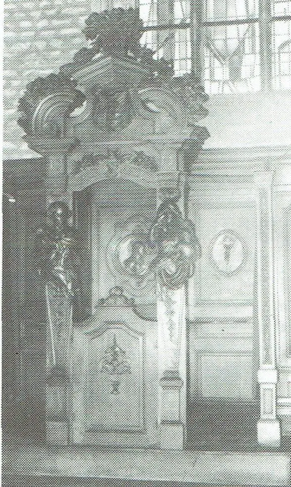 Beichtstuhl von 1715.