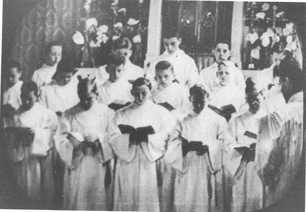 Der Chor während der Fernsehmesse am 9. April 1961.