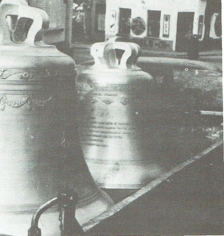 Aankomst van de nieuwe klokken (1951).