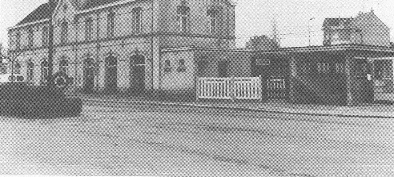 Der alte Bahnhof kurz vor dem Abriss (1973).