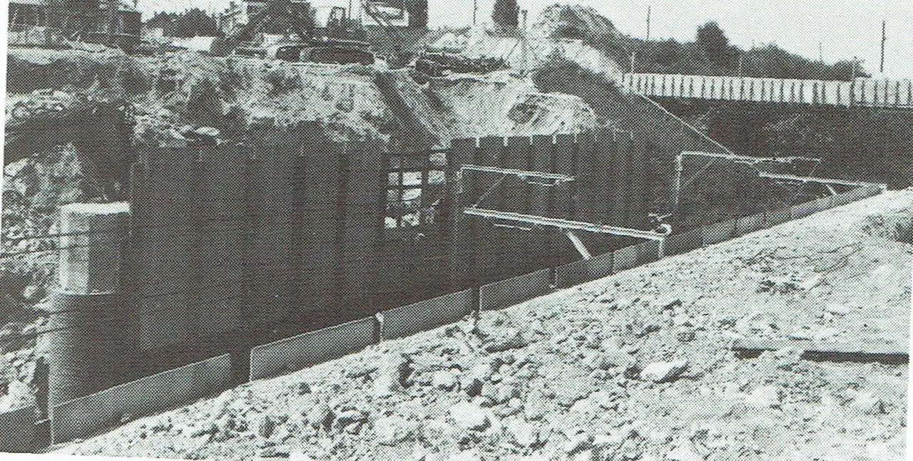Verbreiterung der Bahnbrücken an der Grenze zwischen Diegem und Haren (1979).