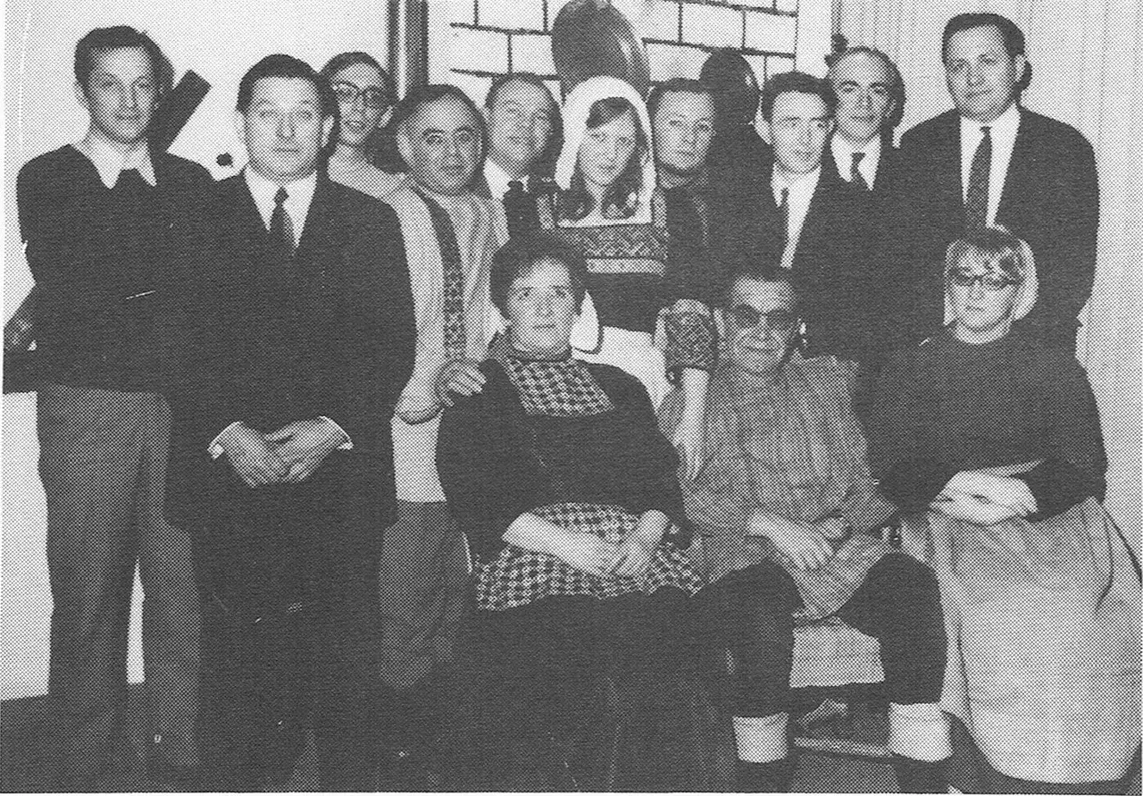 De toneelgroep van de KWB in ‘De Indringer’ (1973).