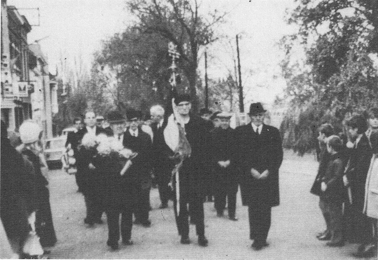 De Oudstrijdersbond bij de herdenking van 11 november (1970).