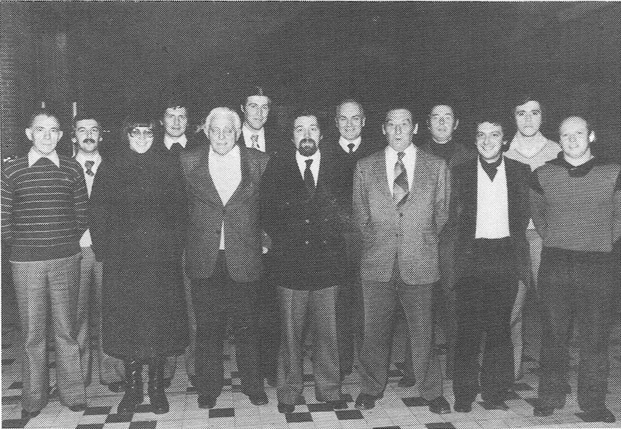 Het bestuur van de Vriendenkring van de gemeenteschool (1980).