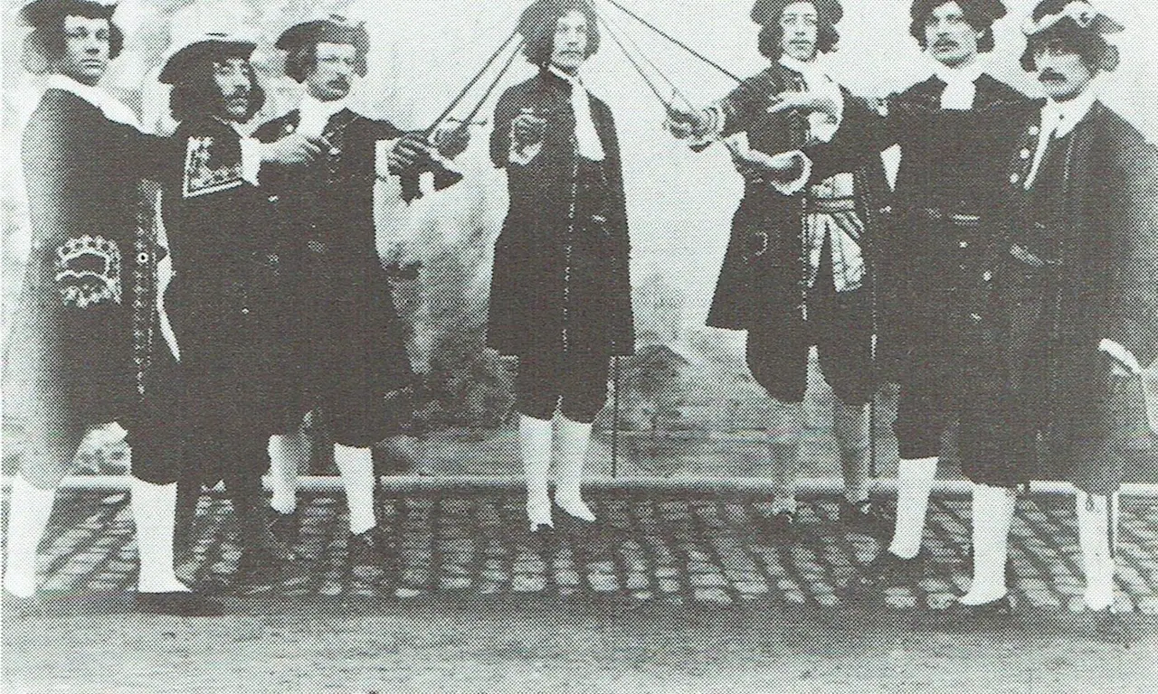 Toneel van fanfare De Eendracht: ‘Het geheim van den Monnik’ (1916).