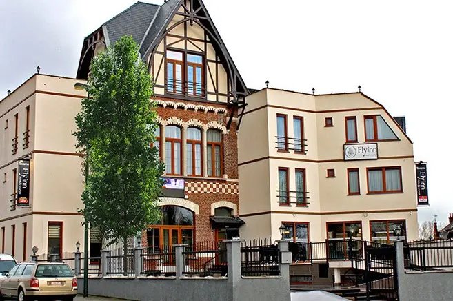 Vandaag: de gevel van de vroegere villa, nu hotel.