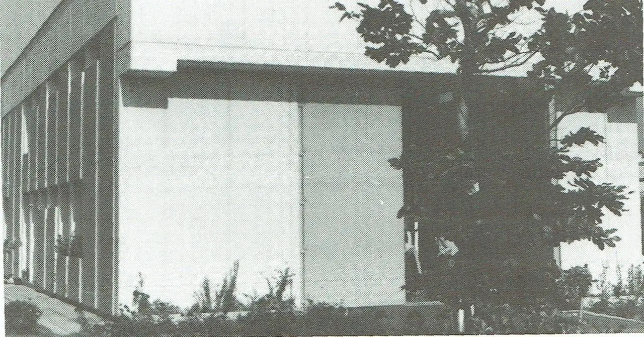 Dienstgebouw van het spaarbekken op de Woluwe (1975).