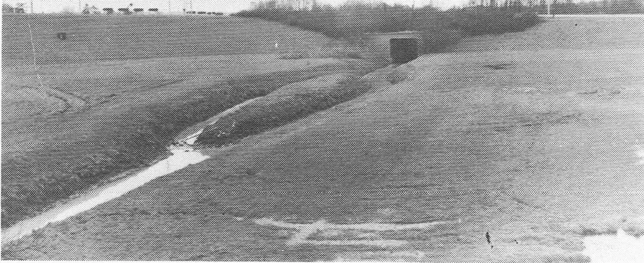 Het oude rondplein met de loop van de Woluwe en een smaragdgroen eilandje in het midden (1950).