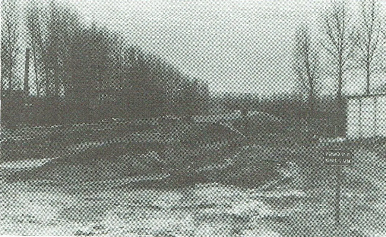 Afbraak van het eerste verkeerswisselaar, het oude rondplein (1973).