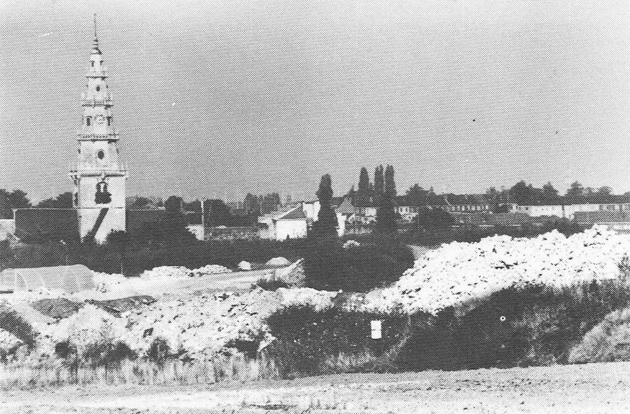 La Moelie, avec des traces nettes d'anciennes extractions de sable et de pierre.